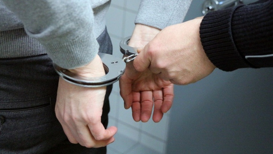 Задържаха трима за нападението с нож в Благоевград | StandartNews.com