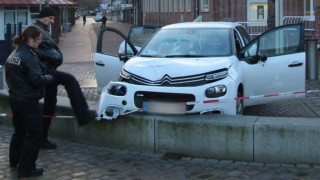 Автомобил се вряза в пешеходци в Германия