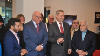 Посланици и банкери се срещнаха с Краля на шансона