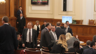 Парламентът на работа до полунощ заради бюджета