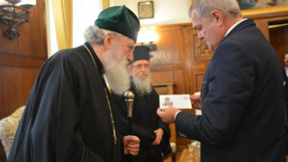Румен Петков с дар за патриарха