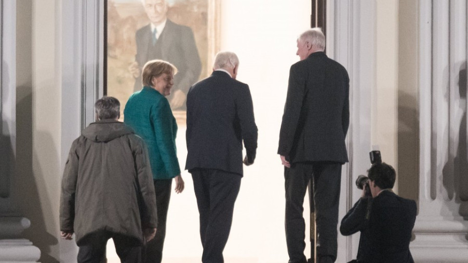 ОБЗОР: Фалшива новина на "Билд" скара Меркел и Шулц | StandartNews.com