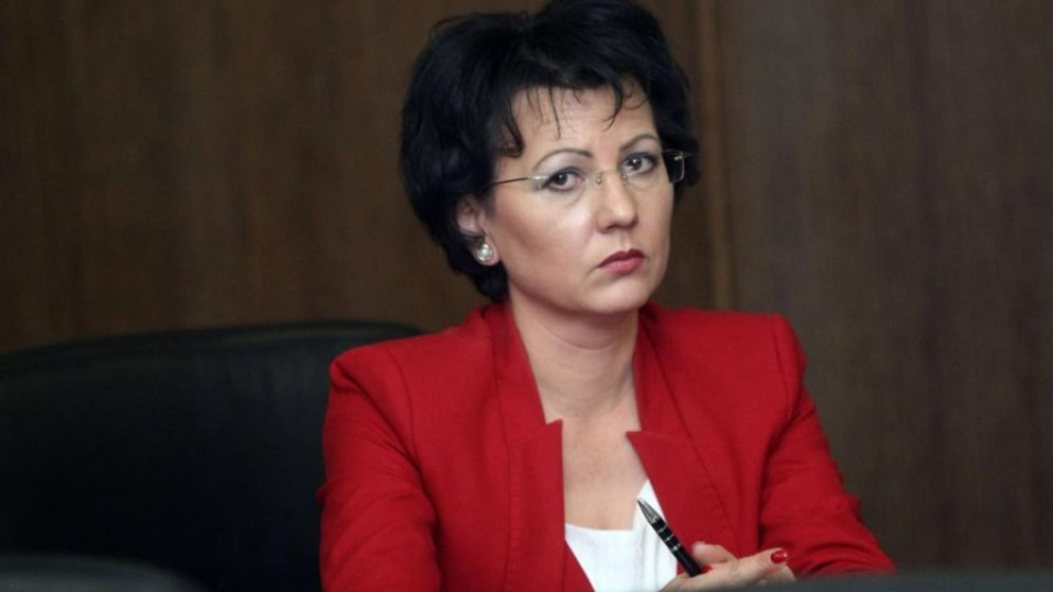 Арнаудова: Двама служители на НАП са арестувани с подкуп | StandartNews.com