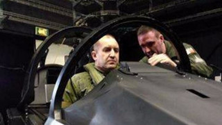 Румен Радев се подготвя за полета с ”Рафал” (СНИМКИ)