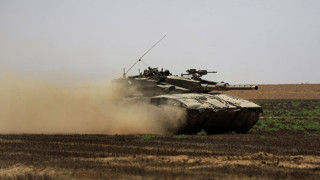 Израелската армия атакува след обстрелването от Газа