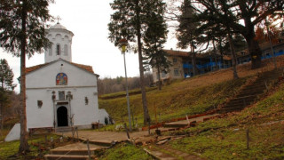 Спряха тока на манастир заради дългове