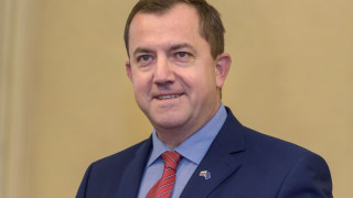 Трябва да преведем европейския кораб през бурното море