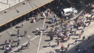 Шофьор влетя с колата си върху пешеходци в Мелбърн