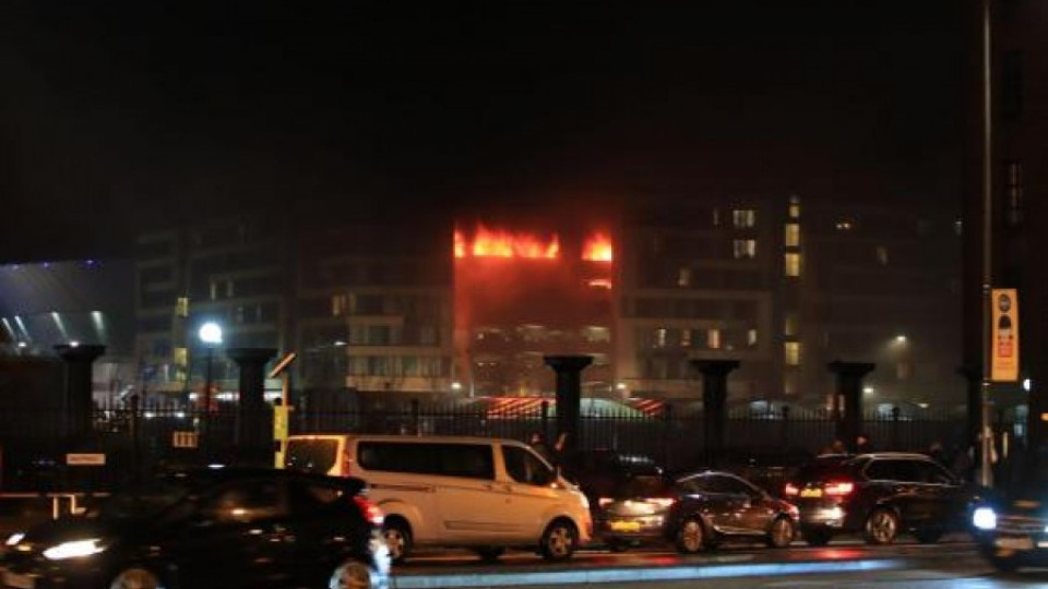 Пожар изпепели 1400 автомобила в Ливърпул | StandartNews.com