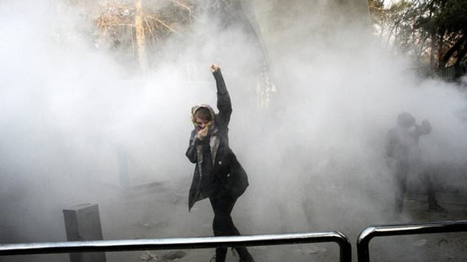 Нови протести в Техеран и още смърт, има убит полицай /ОБНОВЕНА/ | StandartNews.com