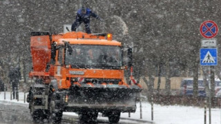 Над 110 снегопочистващи машини в София са в готовност