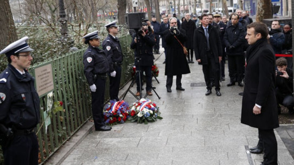 Франция сведе глави пред жертвите от "Шарли Ебдо" | StandartNews.com