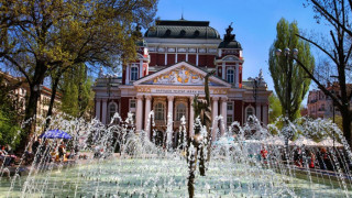 Туск рецитира "Отечество любезно" в Народния театър