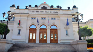 Парламентът прие антикорупционния закон, въпреки президентското вето