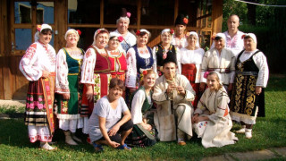 Бойница показа на бал уникалните си носии
