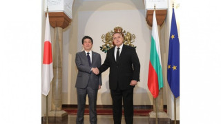 Почетен гвардейски шпалир за премиера на Япония
