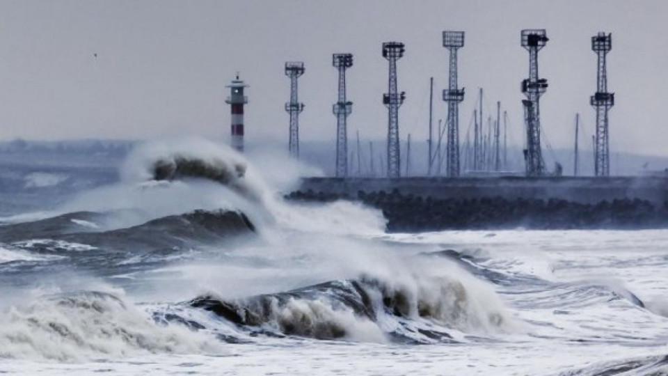 Заради урагана: Бедствено положение в Карлово, Бургас затвори пристанищата | StandartNews.com