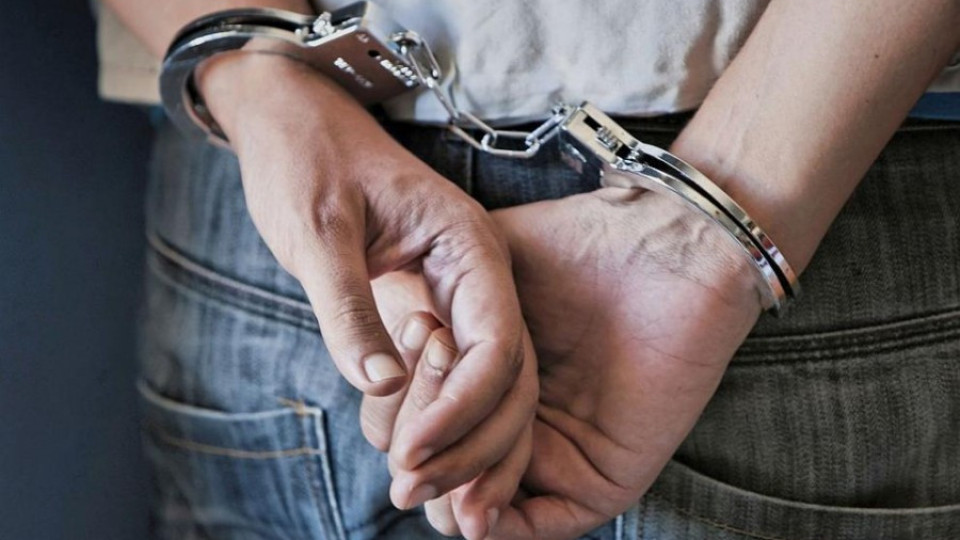 Задържаха 16-годишен участник в телефонна измама за 76 000 лева | StandartNews.com