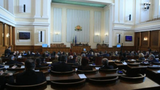 След 5 часа дебати: Вот на недоверие в четвъртък