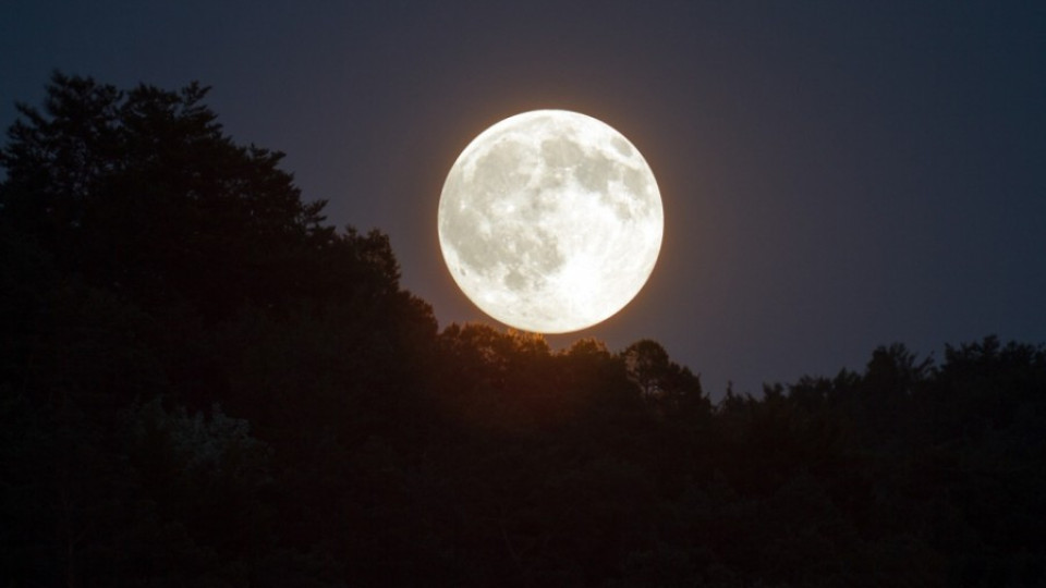 Супер кървава синя луна ще ни освети в сряда | StandartNews.com