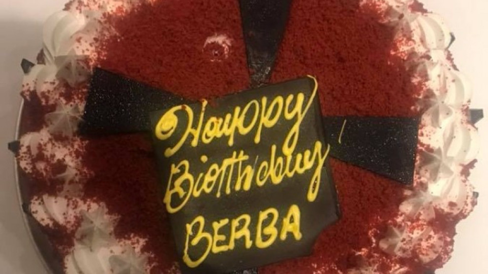 Индийски поздрав и торта за ЧРД на Бербатов | StandartNews.com