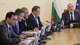 1200 ученици ще получат стипендия за високи постижения