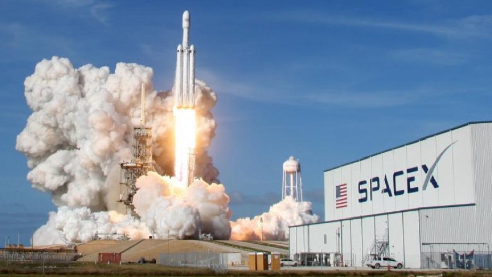 ОБЗОР: Милиардер изпрати колата си в космоса | StandartNews.com