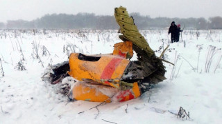 ОБЗОР: Три деца, рожденик и бизнесмени сред жертвите в руския Ан-148