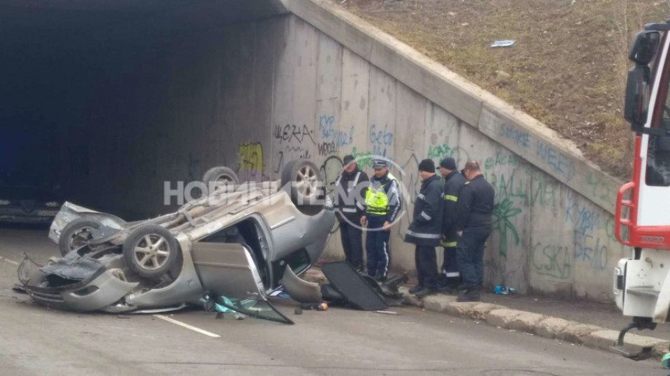 Кола падна от мост в София  | StandartNews.com
