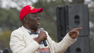 Лидерът на опозиционната в Зимбабве почина в Южна Африка