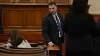 Делян Добрев подозира връзка между президентското вето, Елена Йончева и офшорка