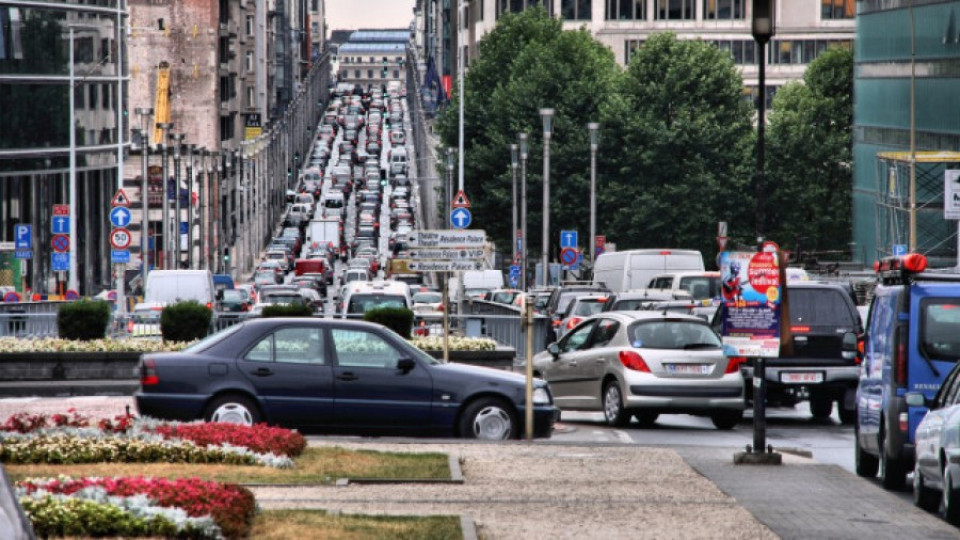 Брюксел въвежда безплатен градски транспорт и забрана за движение при мръсен въздух | StandartNews.com