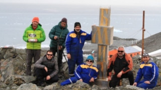 Монтираха паметник на кирилицата в Антарктида