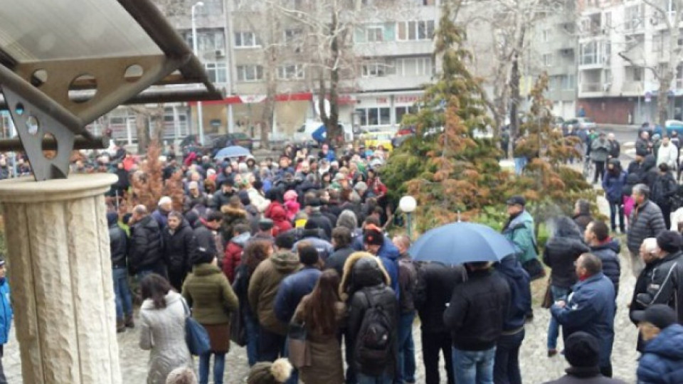 Пловдив на протест в подкрепа на доктора, убил Жоро Плъха /ОБНОВЕНА/ | StandartNews.com