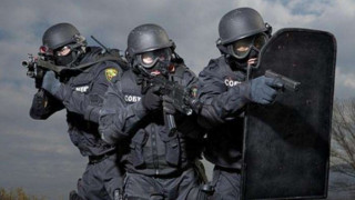 Спецчасти на МВР нахлуха в бургаско гето и арестуваха 12 крадливи цигани