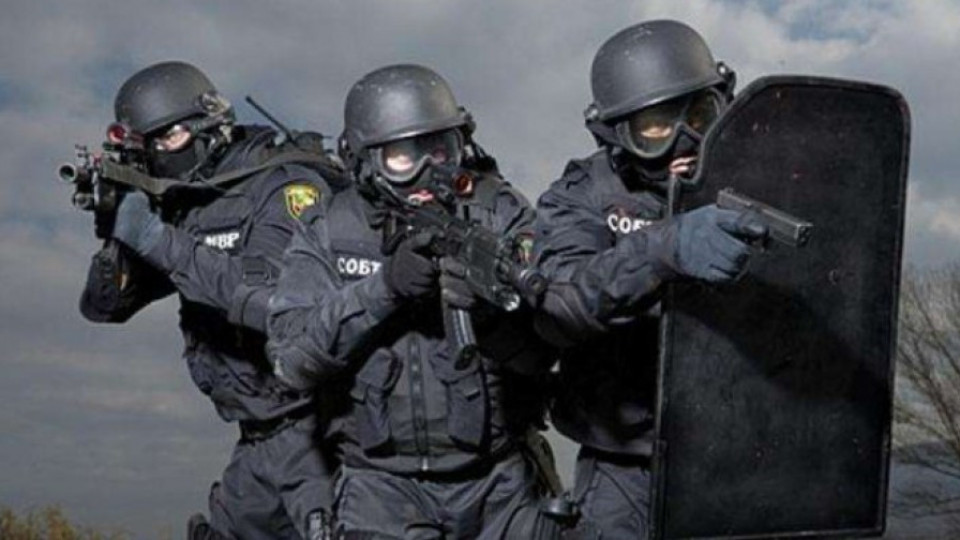 Спецчасти на МВР нахлуха в бургаско гето и арестуваха 12 крадливи цигани | StandartNews.com