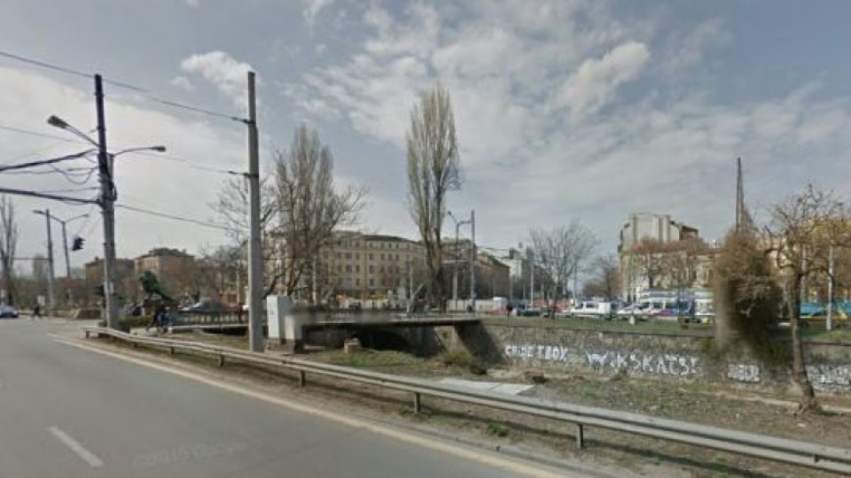 Катастрофа в центъра на София, двама са пострадали | StandartNews.com