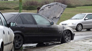 BMW на газ лумна в движение в Благоевград, пламъците стигнаха 5 м (СНИМКИ)
