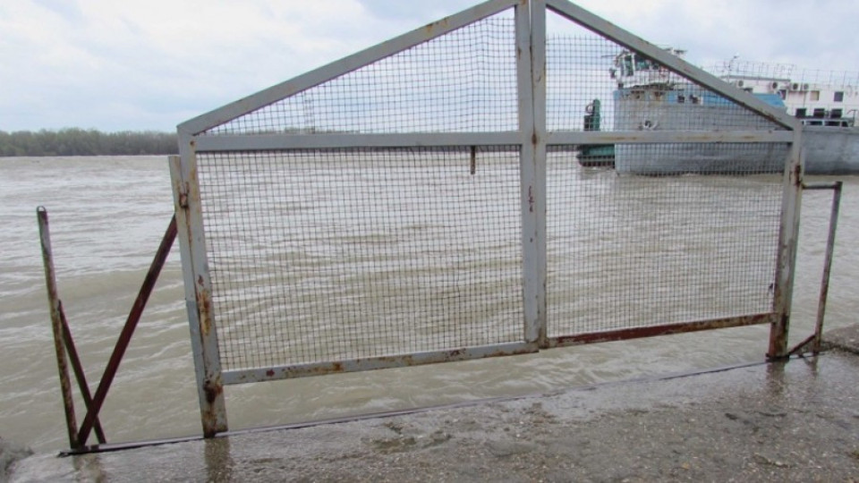 Мощна вълна приижда по Дунав към България | StandartNews.com