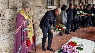 Цветанов се преклони пред саркофага на цар Калоян
