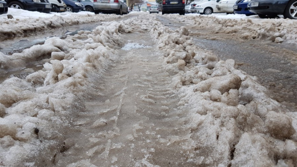 АПИ предупреди: При валежи пътищата не могат да са чисти до асфалт | StandartNews.com
