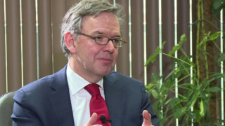 Наблюдаваме внимателно виртуалните валути