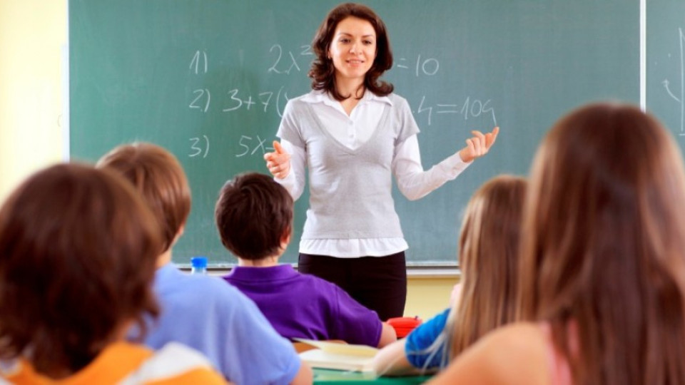 ОБЗОР: 1500 лева заплата за учителите до 3 години | StandartNews.com