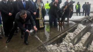 Удариха първа копка на новия участък на "Хемус"