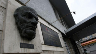 Жената, залята с киселина, е в тежко, но стабилно състояние