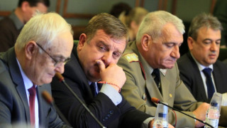 Каракачанов: Финализираме до дни договора за "Спартан"-ите