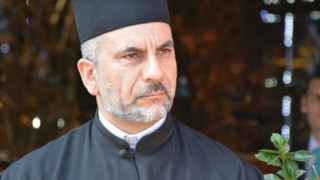 В началото само апостолите имат право да помазват с миро