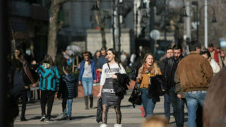 Евростат: Близо 8000 млади българи са напуснали висшето си образование