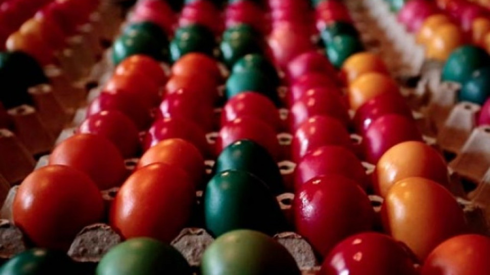 В Бачковския манастир боядисаха хиляди яйца | StandartNews.com
