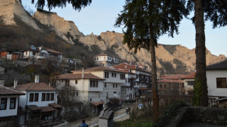 Мелник възкресява рухнали храмове
